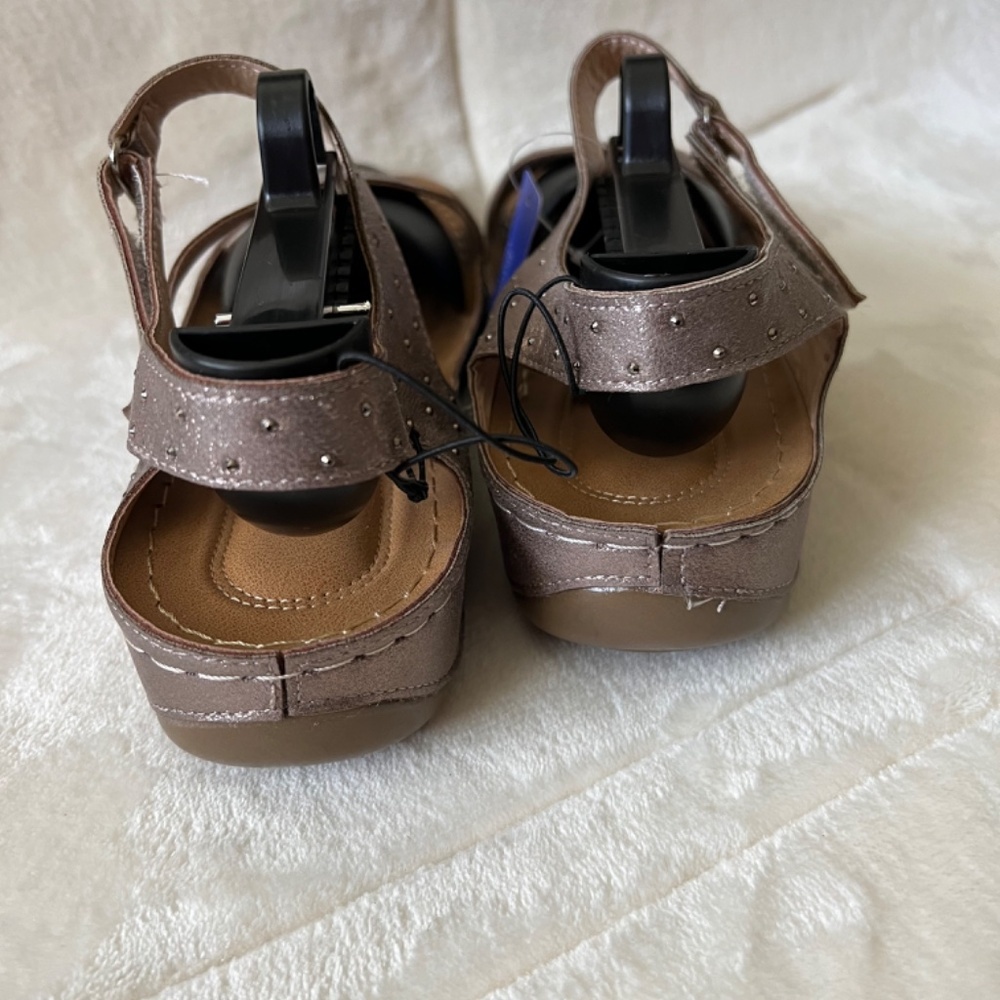 FlexStep Sandals - Picture 6 of 9